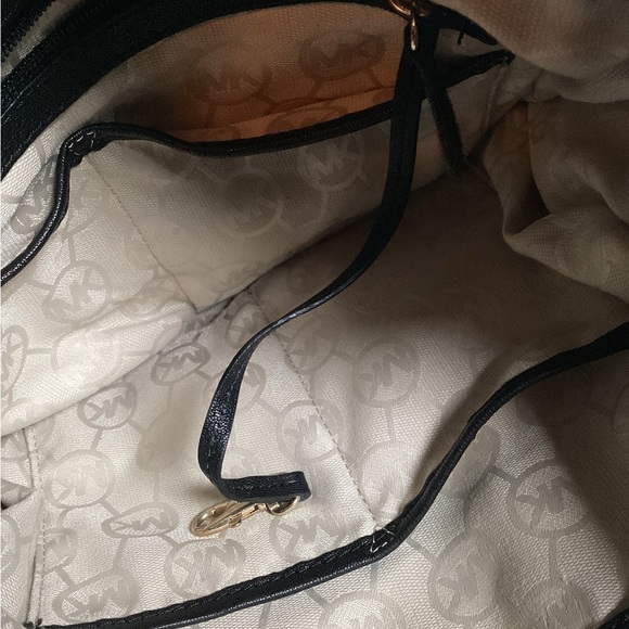 Michael Kors Black Shoulder Bag with Gold Chain and Polka Dot Bow - Picture 15 of 16